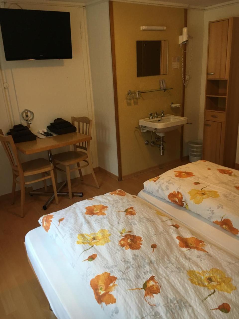 Hotel Restaurant Raben Linthal Eksteriør bilde
